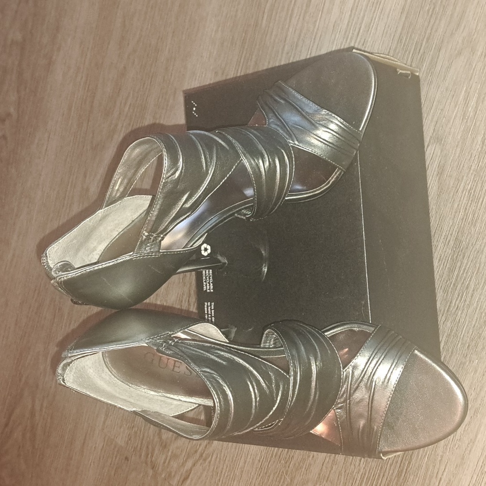 GUESS SANDALS